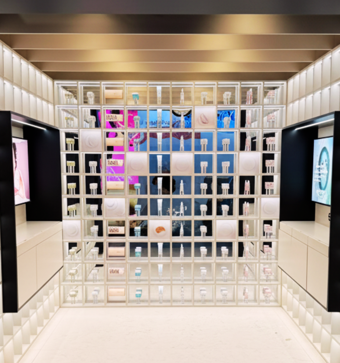 landing-c-d6bcb91d-997d-464a-ba57-3c1c26637de6